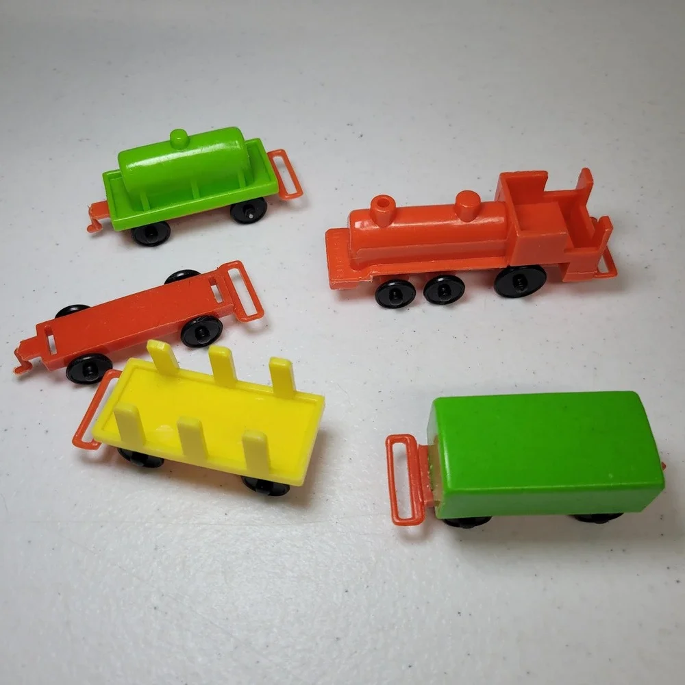 Herbart Vintage Plastic Toy Train‎ Set Red Green Yellow Small 5 Piece Lot